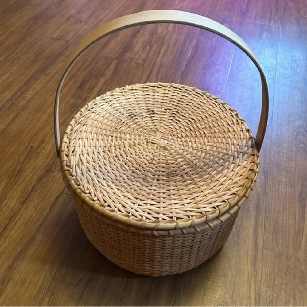Woven Basket with Handle Vintage Nantucket basket with lid